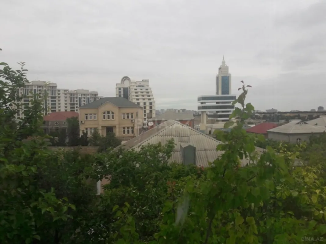 Satılır 6 otaqlı həyət evi 450 m²