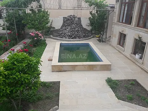 Satılır 6 otaqlı həyət evi 450 m²