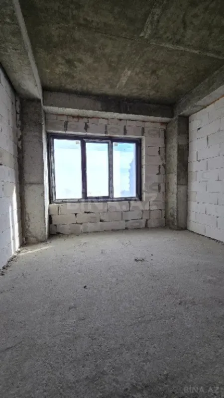 Satılır 4 otaqlı mənzil 206 m²