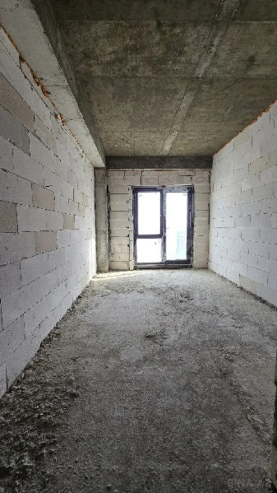 Satılır 4 otaqlı mənzil 206 m²