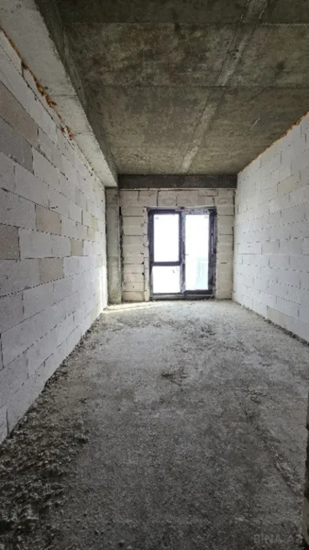 Satılır 4 otaqlı mənzil 206 m²