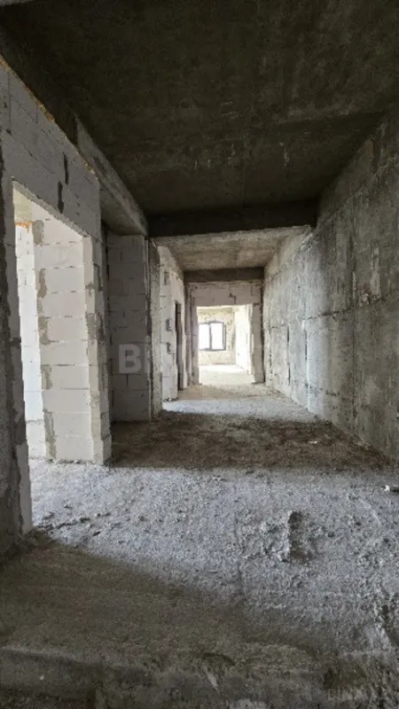 Satılır 4 otaqlı mənzil 206 m²