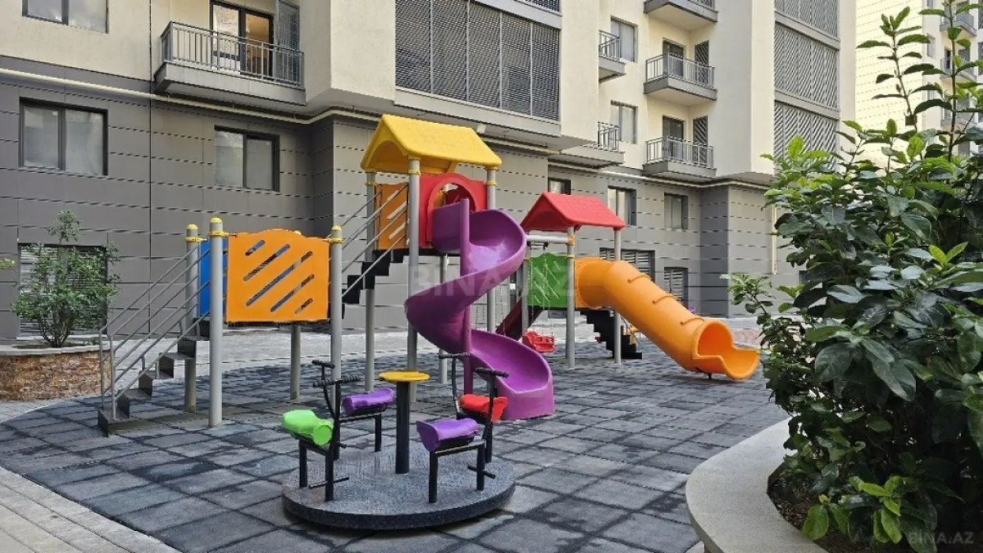 Satılır 4 otaqlı mənzil 206 m²