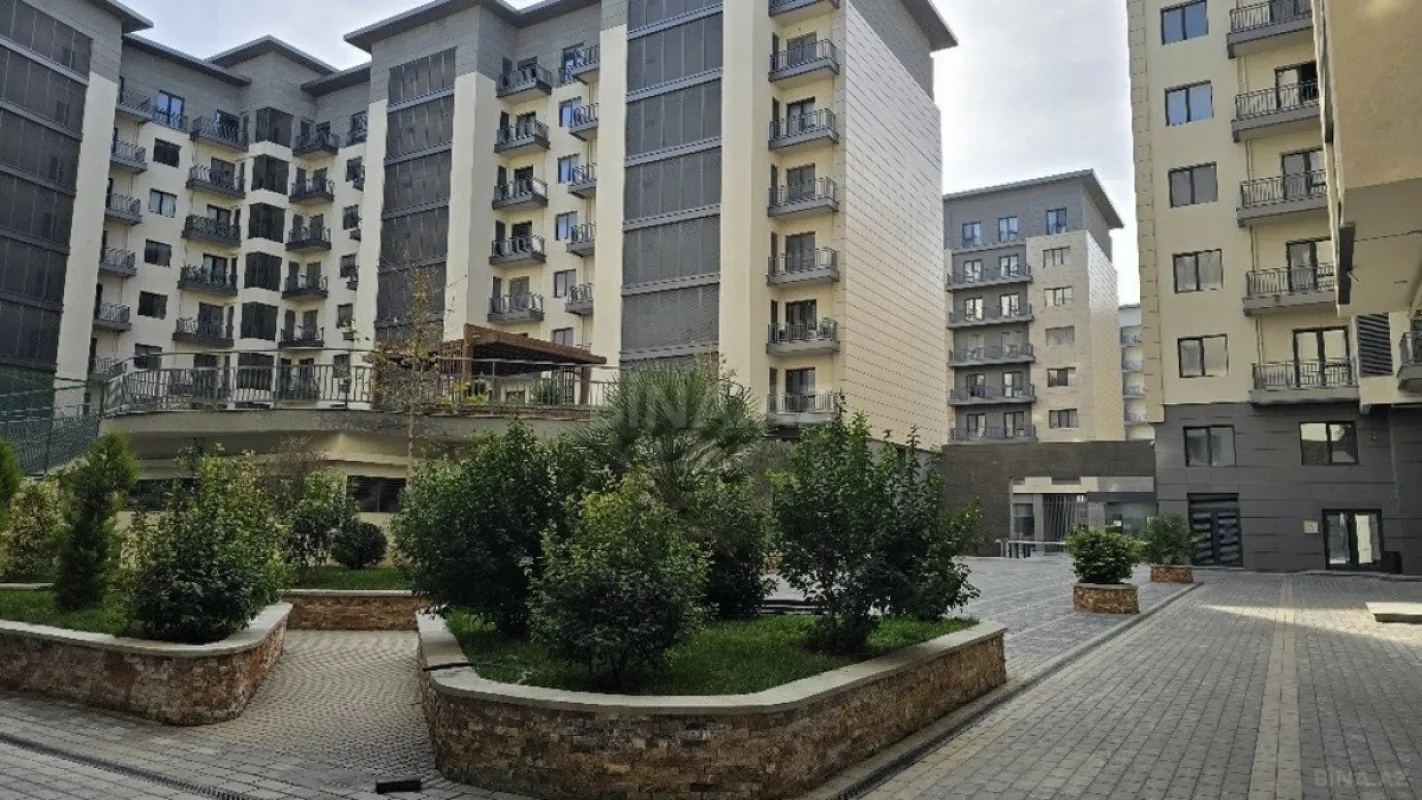 Satılır 4 otaqlı mənzil 206 m²