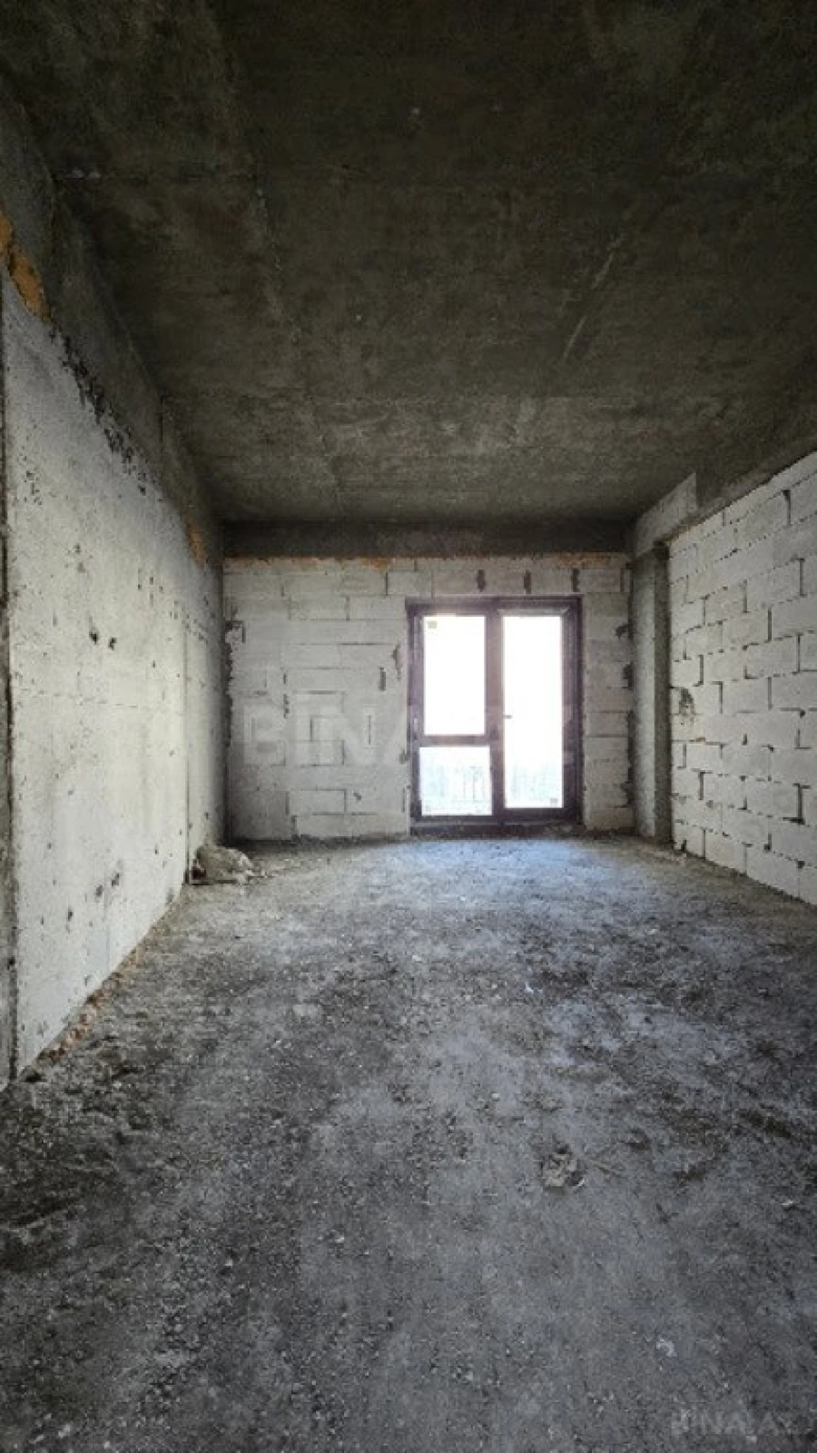 Satılır 4 otaqlı mənzil 206 m²