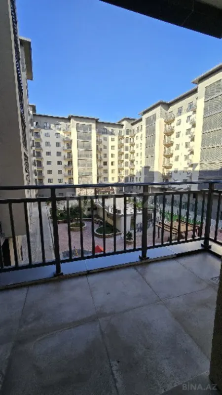 Satılır 4 otaqlı mənzil 206 m²