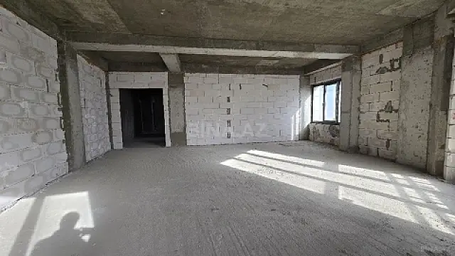 Satılır 4 otaqlı mənzil 206 m²