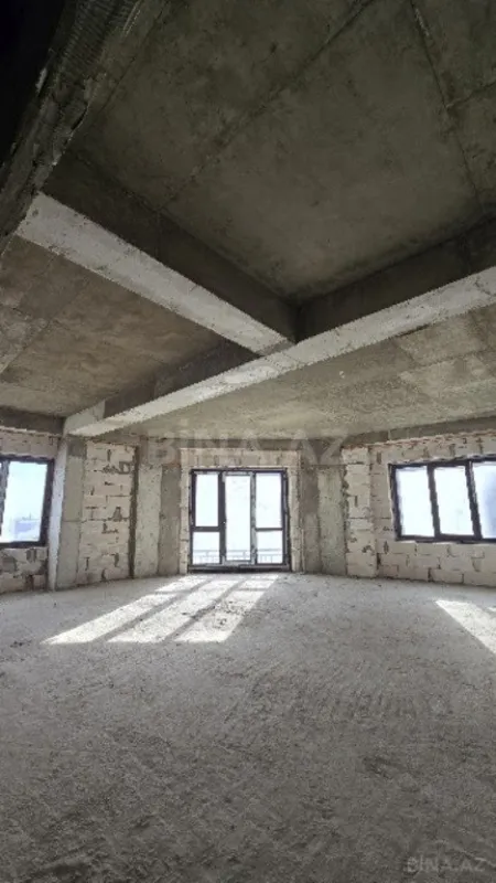 Satılır 4 otaqlı mənzil 206 m²