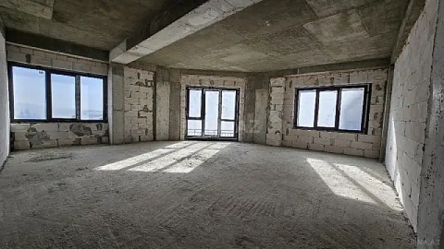 Satılır 4 otaqlı mənzil 206 m²