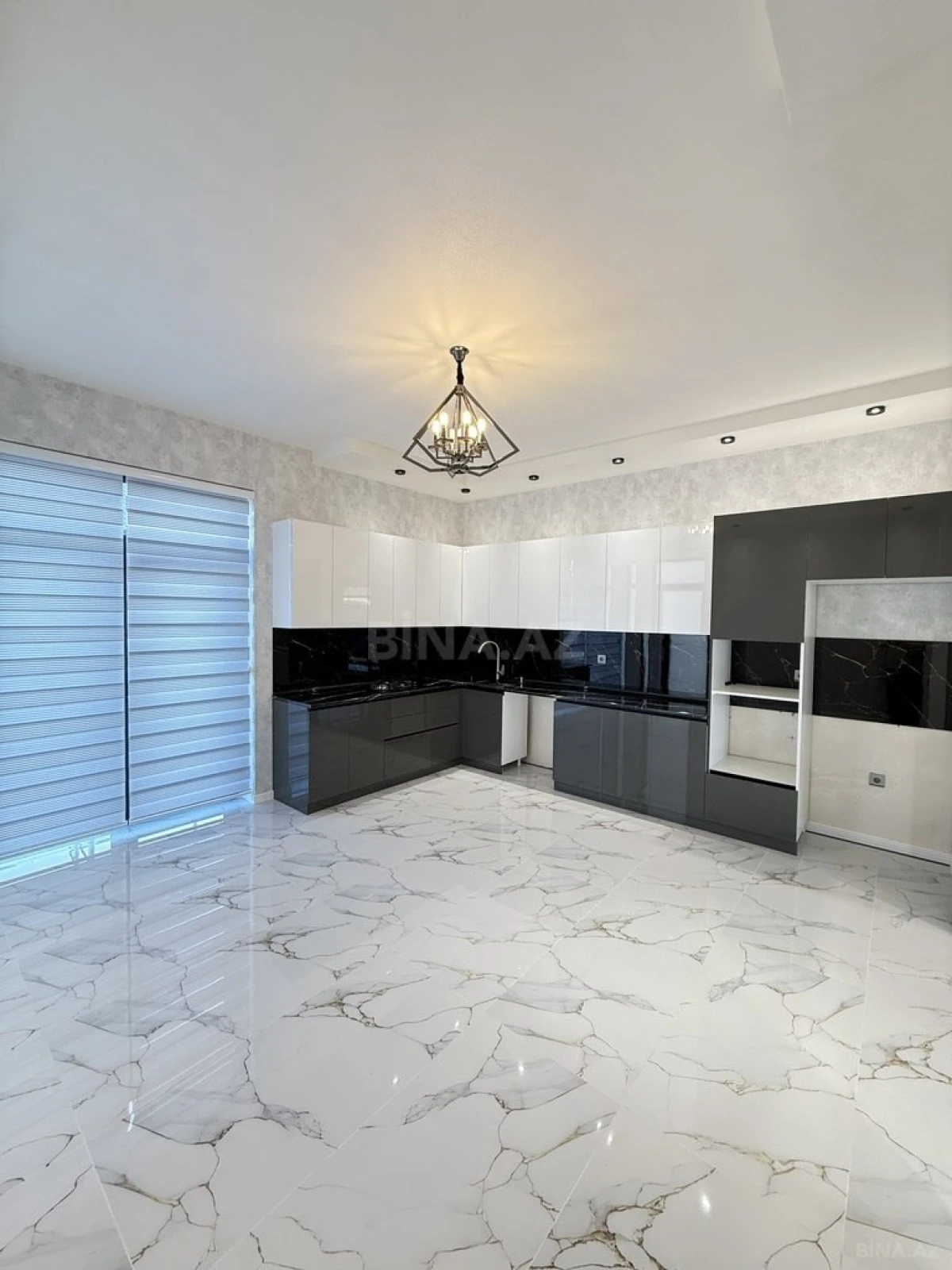 Satılır 4 otaqlı həyət evi 180 m²