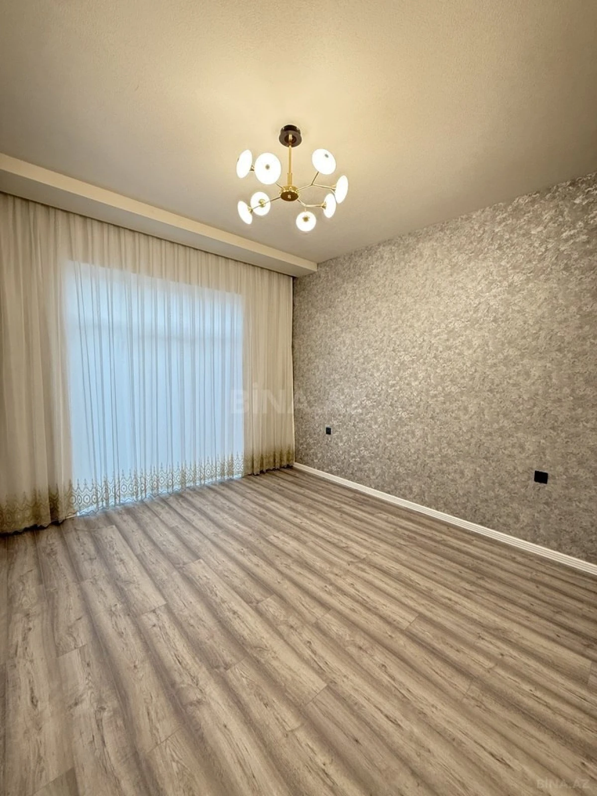 Satılır 4 otaqlı həyət evi 180 m²