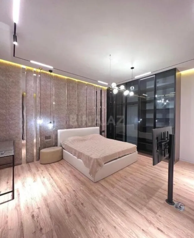 Satılır 7 otaqlı həyət evi 370 m²