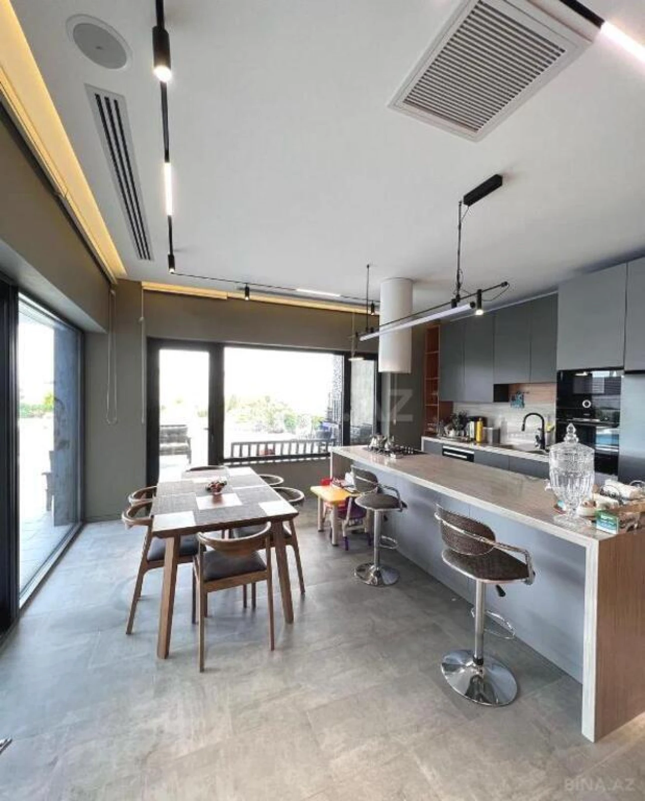 Satılır 7 otaqlı həyət evi 370 m²