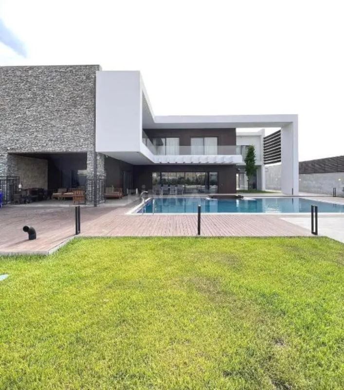 Satılır 7 otaqlı həyət evi 370 m²