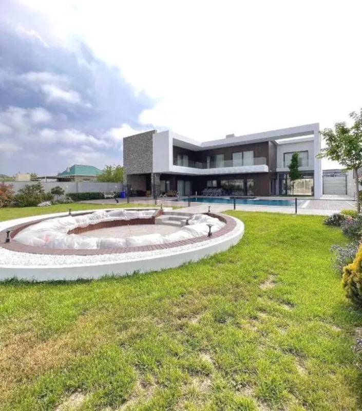 Satılır 7 otaqlı həyət evi 370 m²