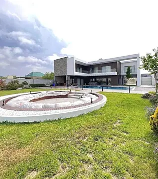 Satılır 7 otaqlı həyət evi 370 m²