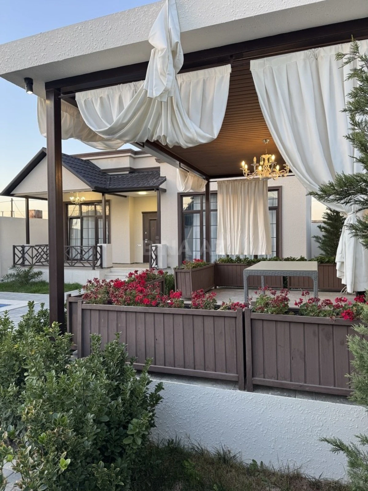 Satılır 4 otaqlı həyət evi 180 m²