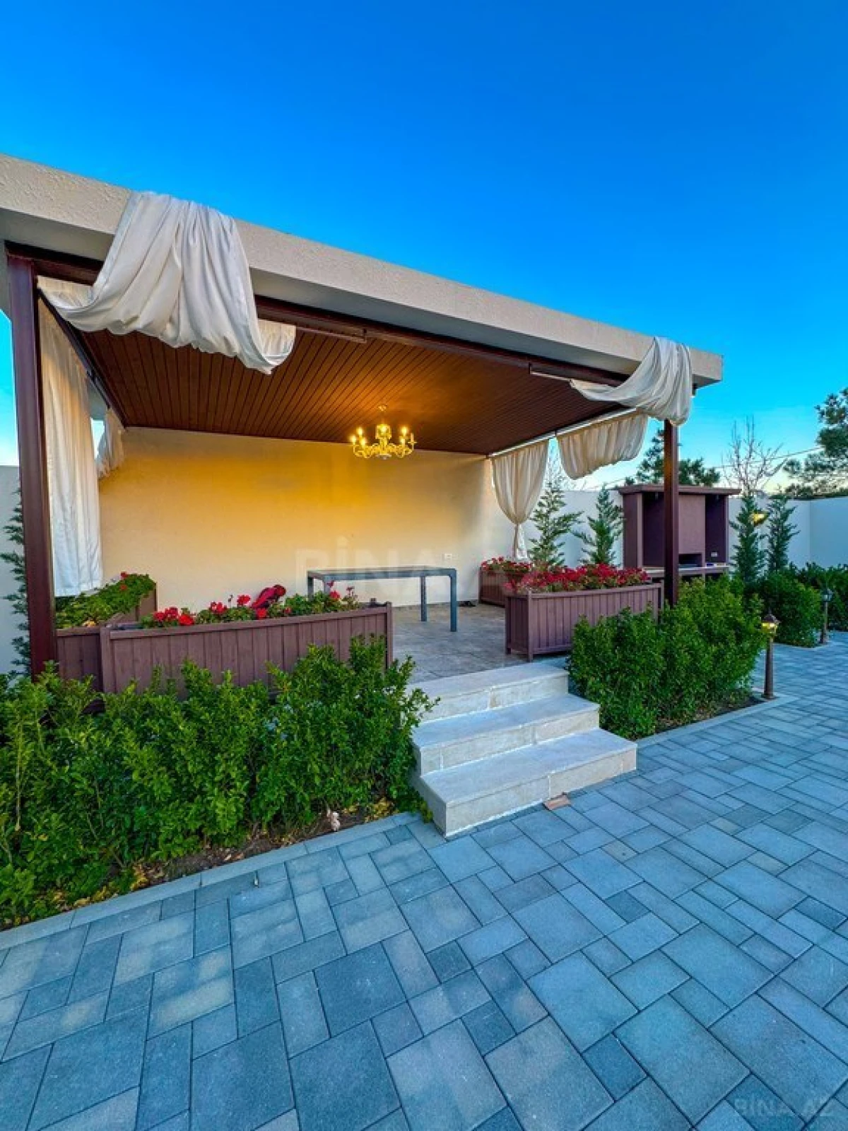 Satılır 4 otaqlı həyət evi 180 m²