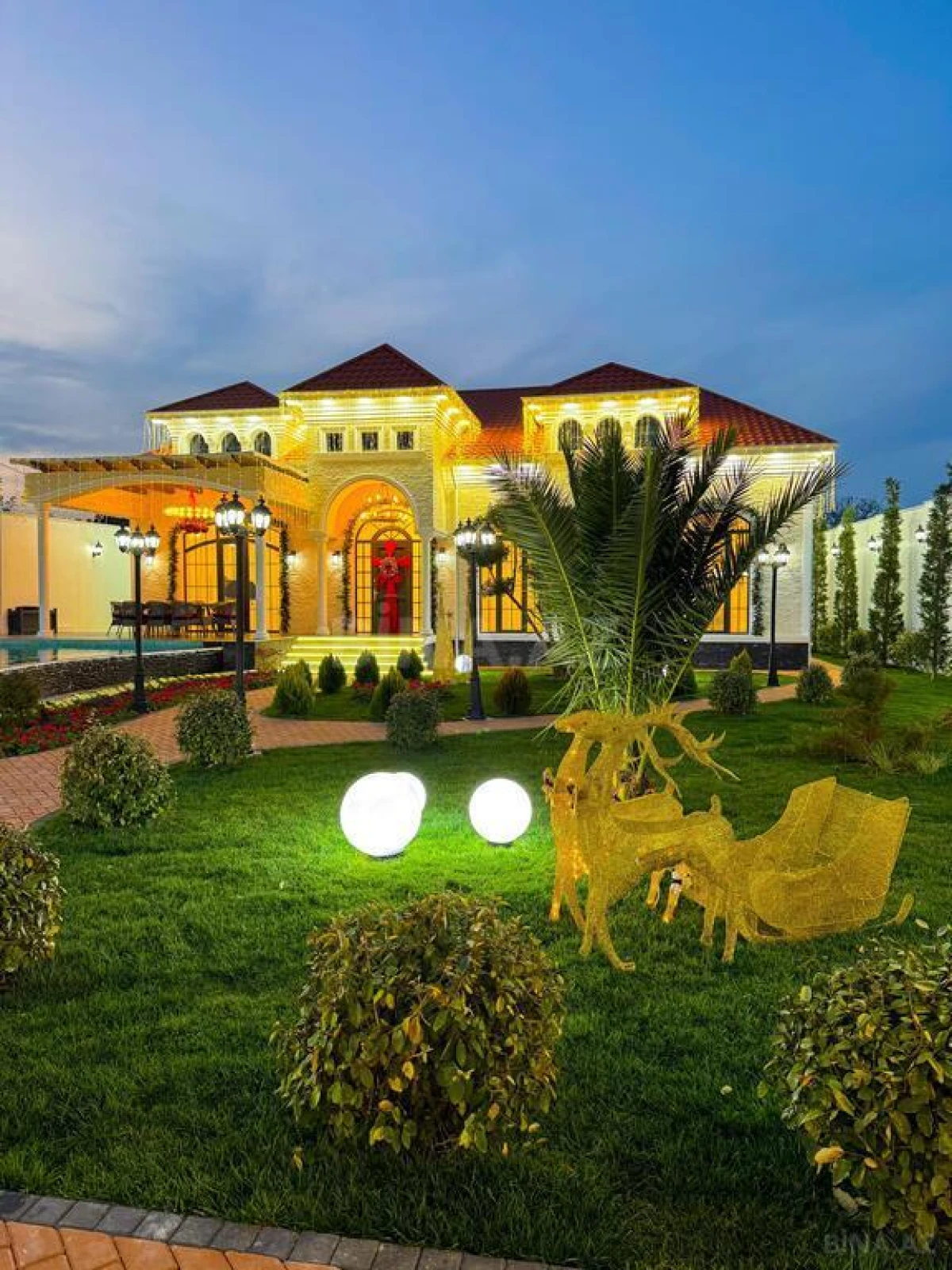 Satılır 5 otaqlı həyət evi 280 m²