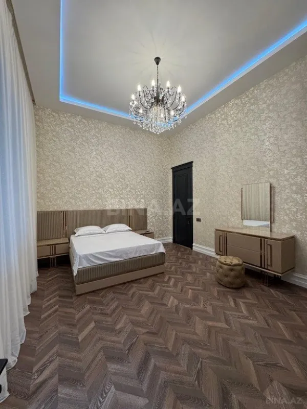 Satılır 5 otaqlı həyət evi 280 m²