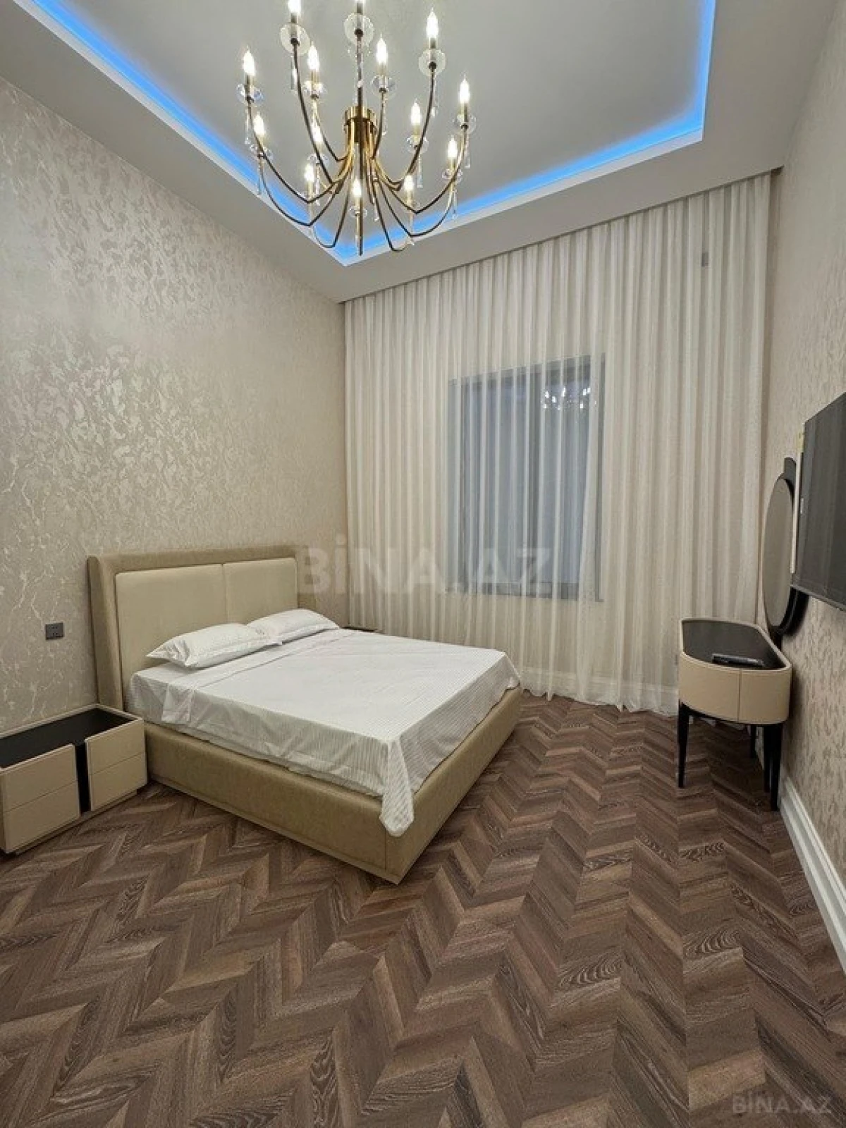 Satılır 5 otaqlı həyət evi 280 m²