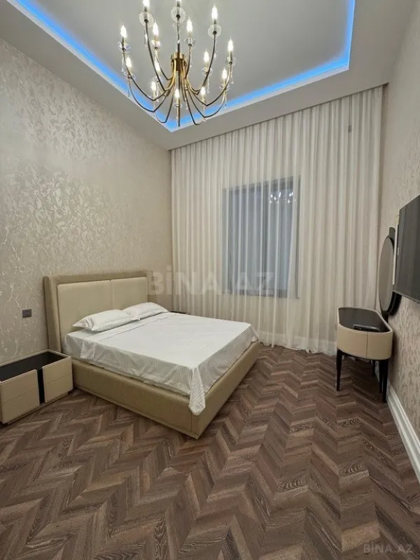 Satılır 5 otaqlı həyət evi 280 m²