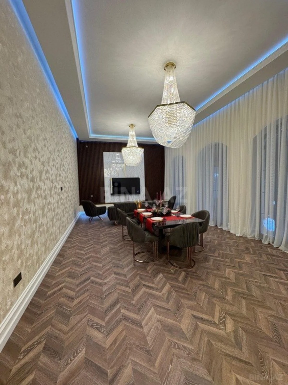 Satılır 5 otaqlı həyət evi 280 m²