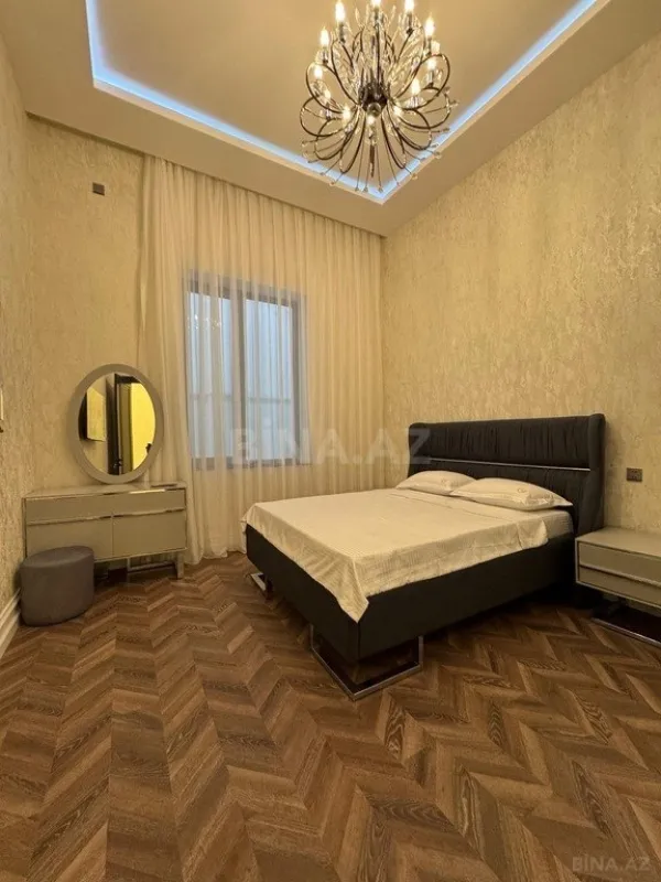 Satılır 5 otaqlı həyət evi 280 m²