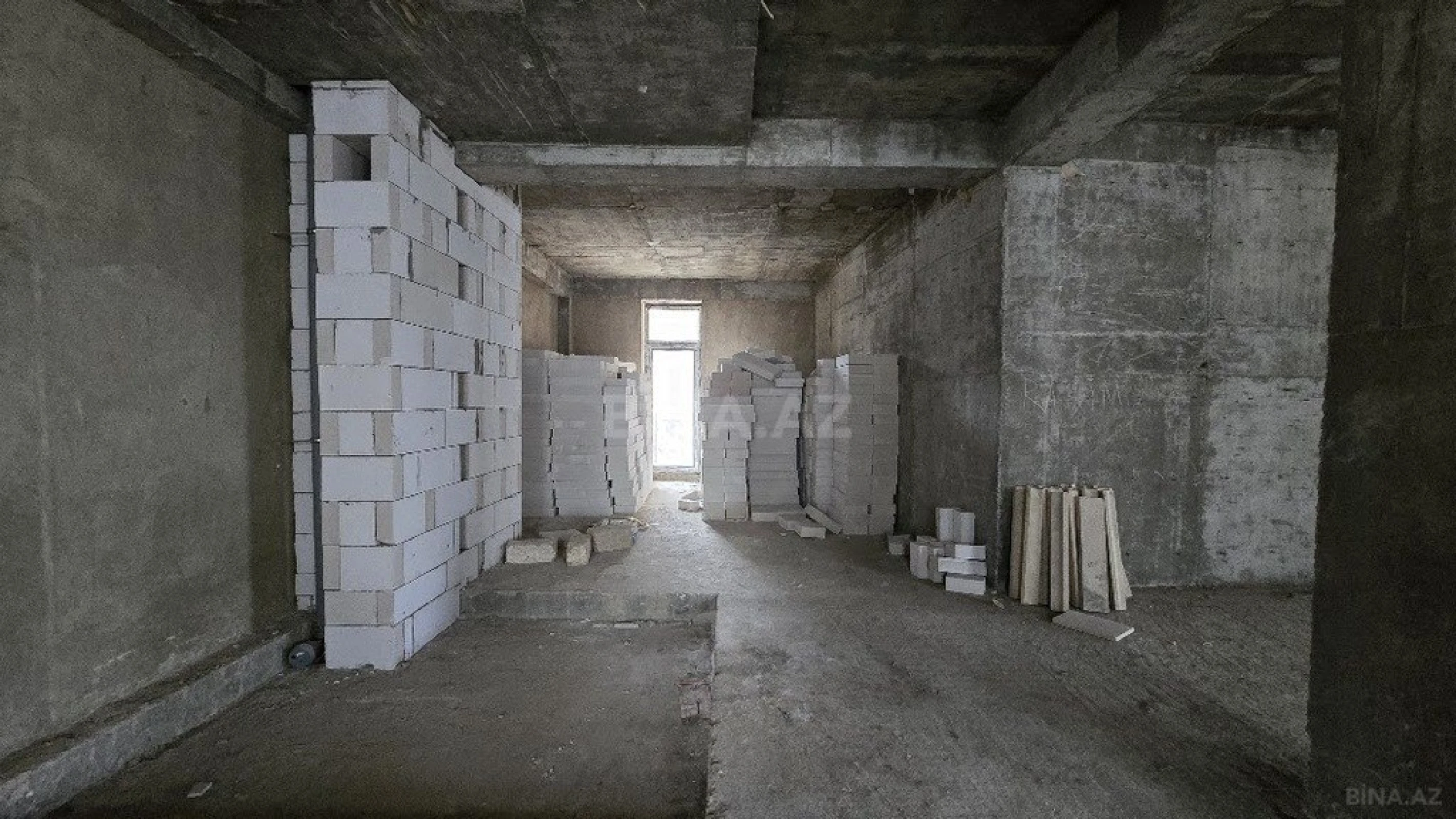 Satılır 4 otaqlı mənzil 209 m²