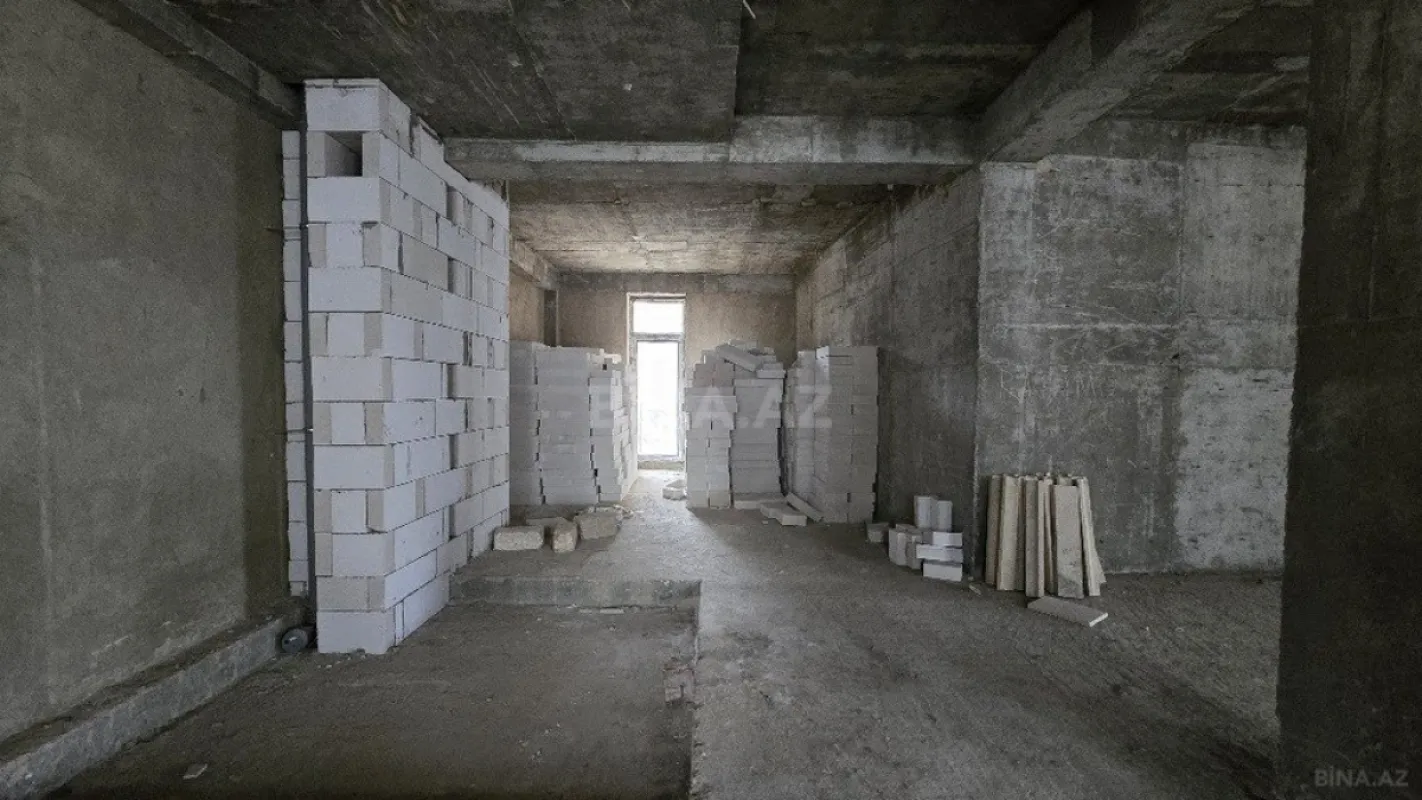 Satılır 4 otaqlı mənzil 209 m²