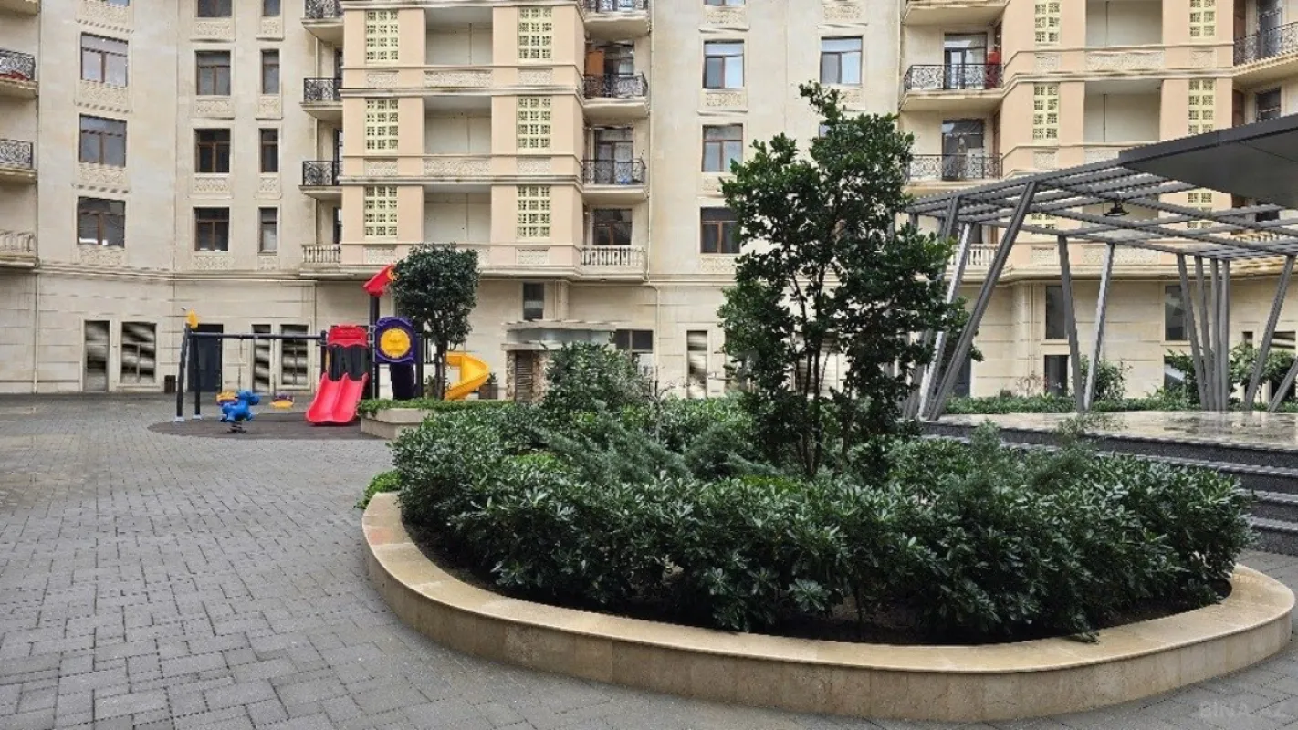 Satılır 4 otaqlı mənzil 209 m²