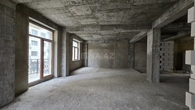 Satılır 4 otaqlı mənzil 209 m²