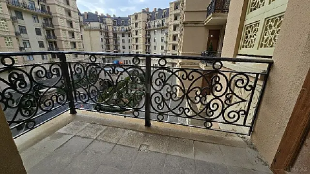 Satılır 4 otaqlı mənzil 209 m²