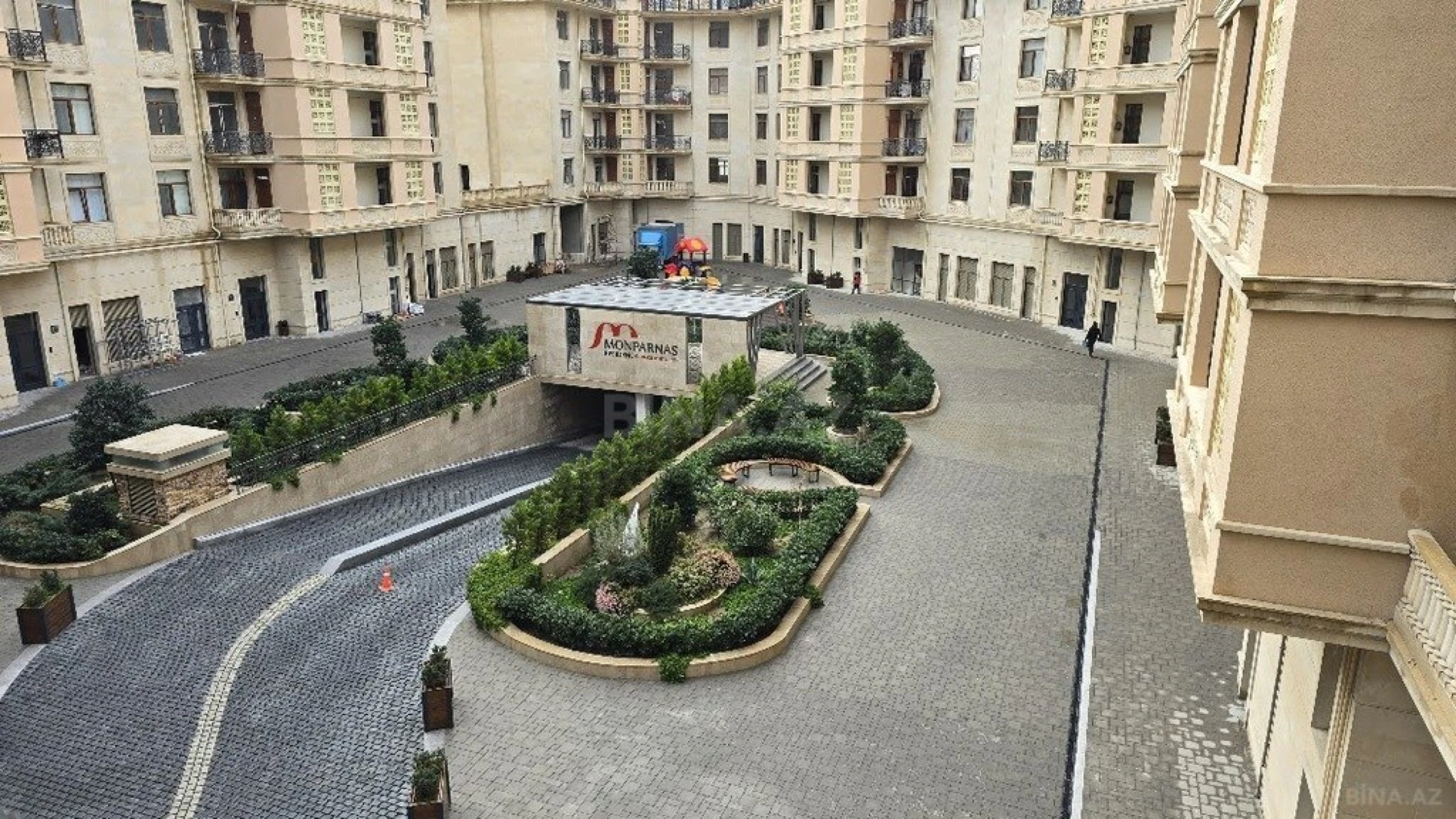 Satılır 4 otaqlı mənzil 209 m²