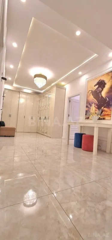 Satılır 3 otaqlı mənzil 136 m²