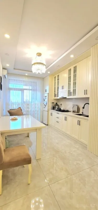 Satılır 3 otaqlı mənzil 136 m²