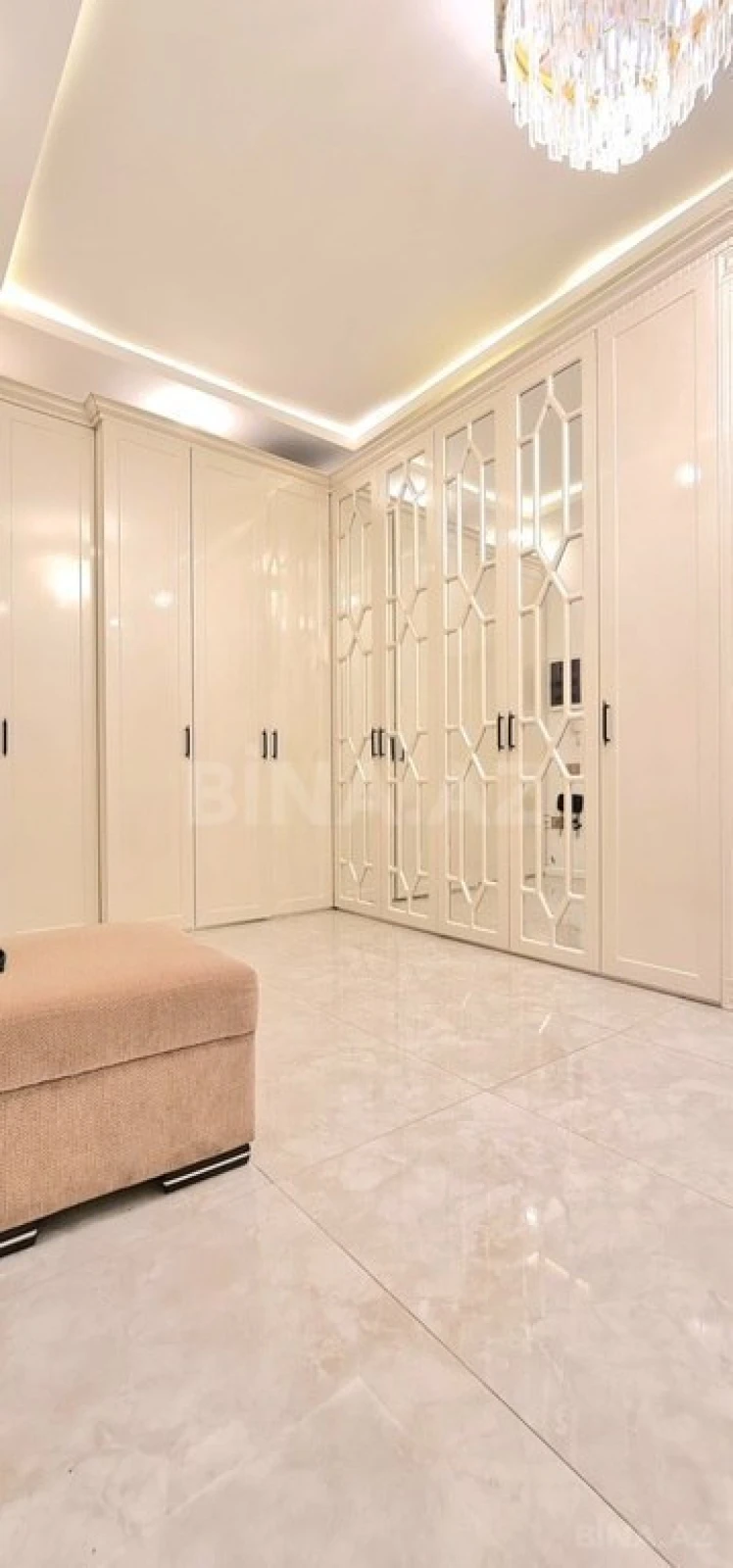 Satılır 3 otaqlı mənzil 136 m²