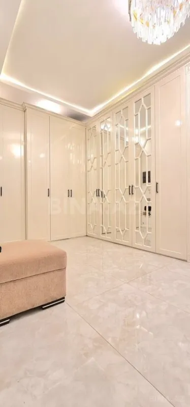 Satılır 3 otaqlı mənzil 136 m²