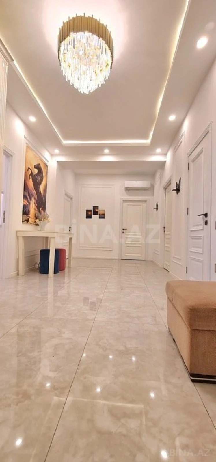 Satılır 3 otaqlı mənzil 136 m²