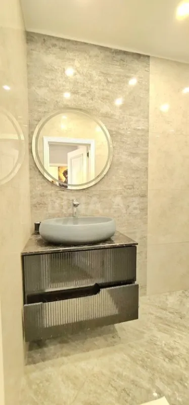 Satılır 3 otaqlı mənzil 136 m²