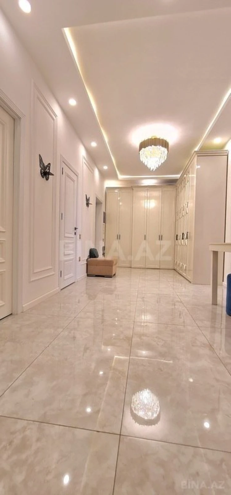Satılır 3 otaqlı mənzil 136 m²