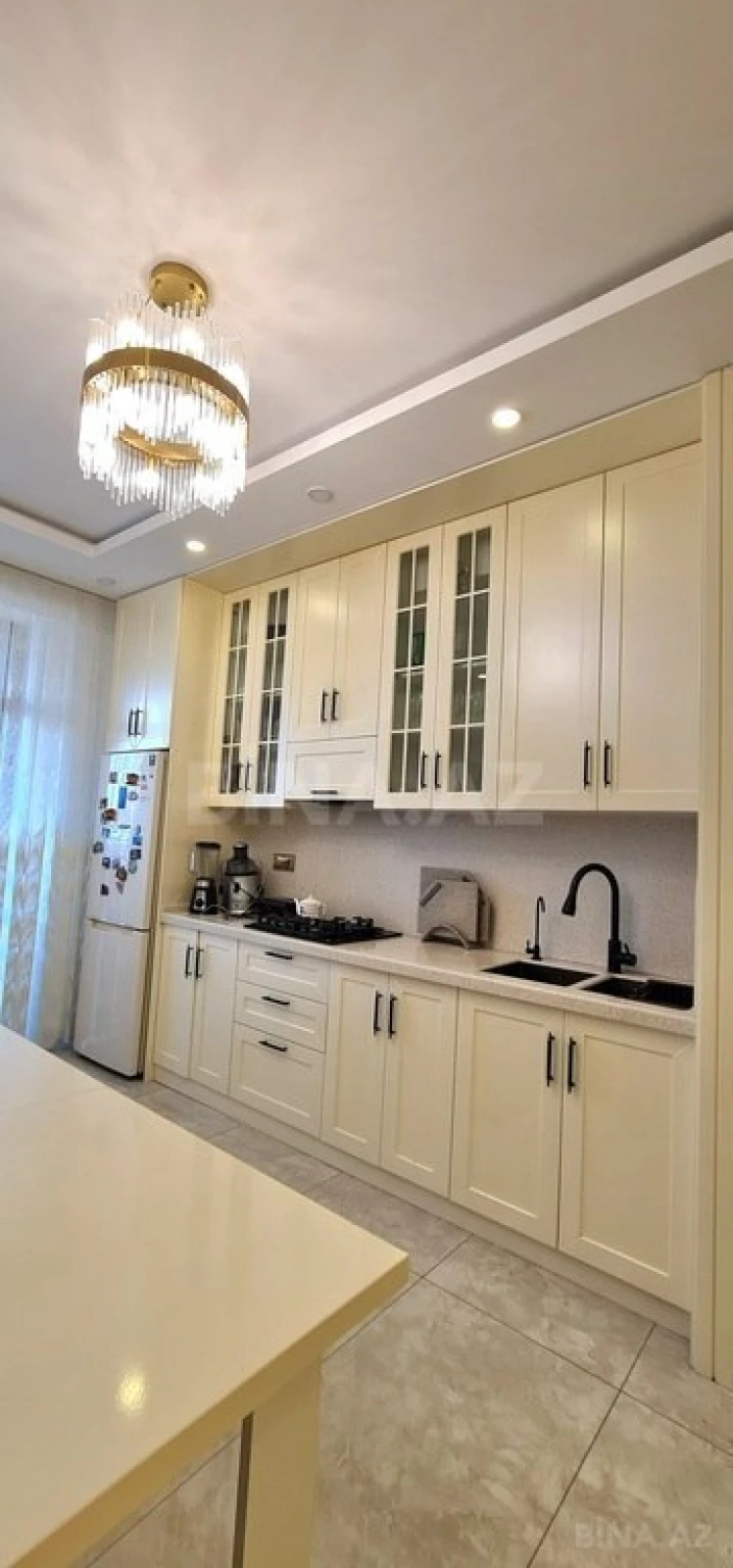 Satılır 3 otaqlı mənzil 136 m²