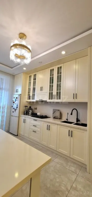 Satılır 3 otaqlı mənzil 136 m²
