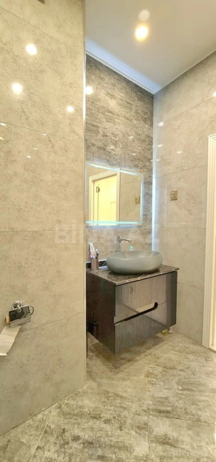 Satılır 3 otaqlı mənzil 136 m²