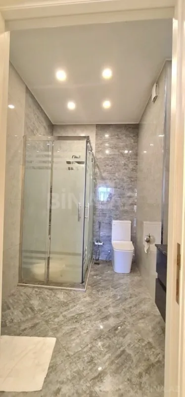 Satılır 3 otaqlı mənzil 136 m²