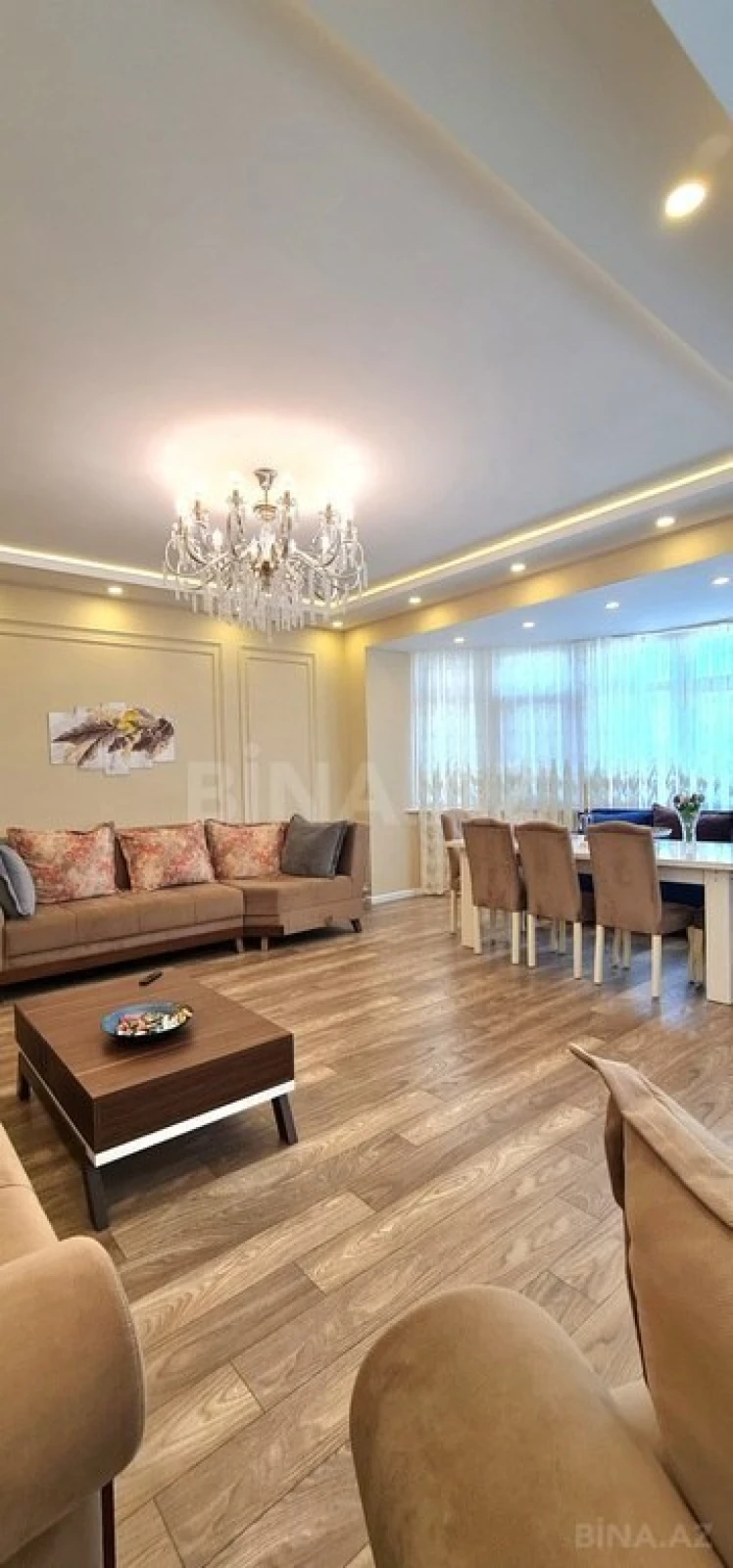 Satılır 3 otaqlı mənzil 136 m²