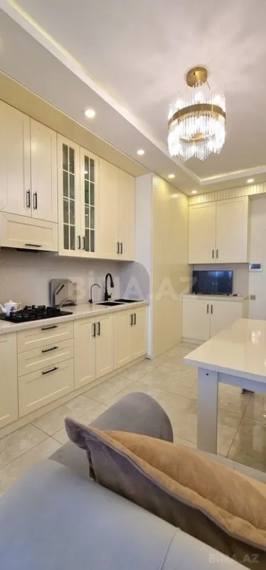 Satılır 3 otaqlı mənzil 136 m²