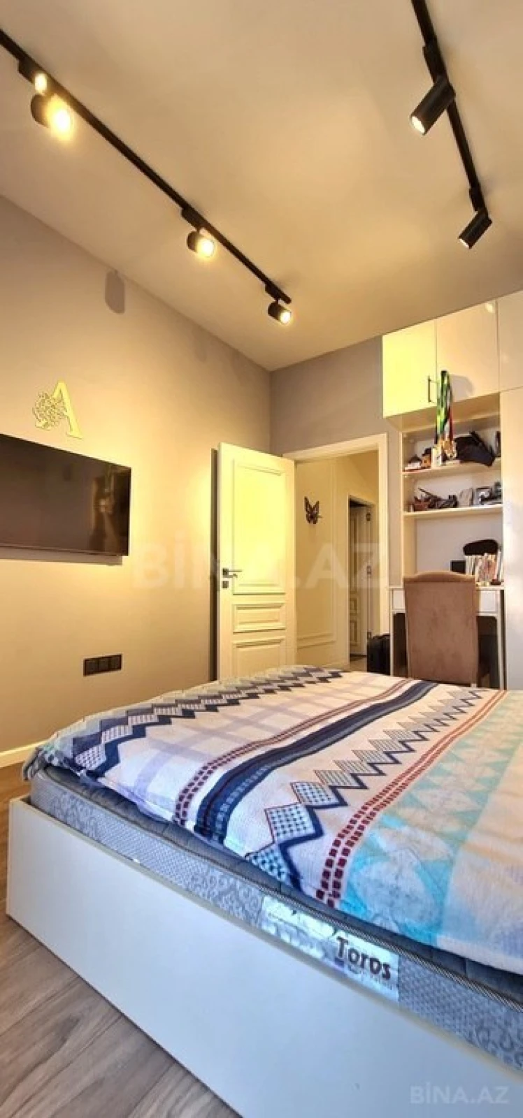 Satılır 3 otaqlı mənzil 136 m²