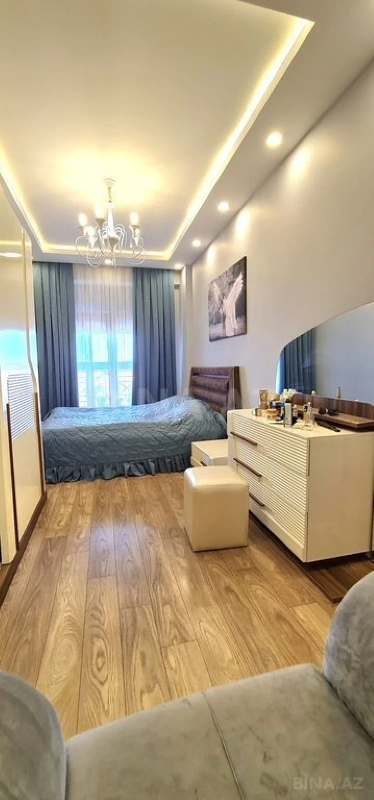 Satılır 3 otaqlı mənzil 136 m²