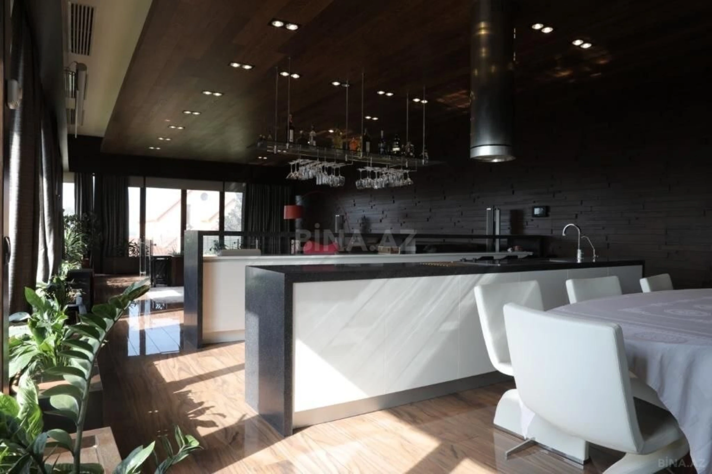 Kirayə verilir 5 otaqlı həyət evi 400 m²